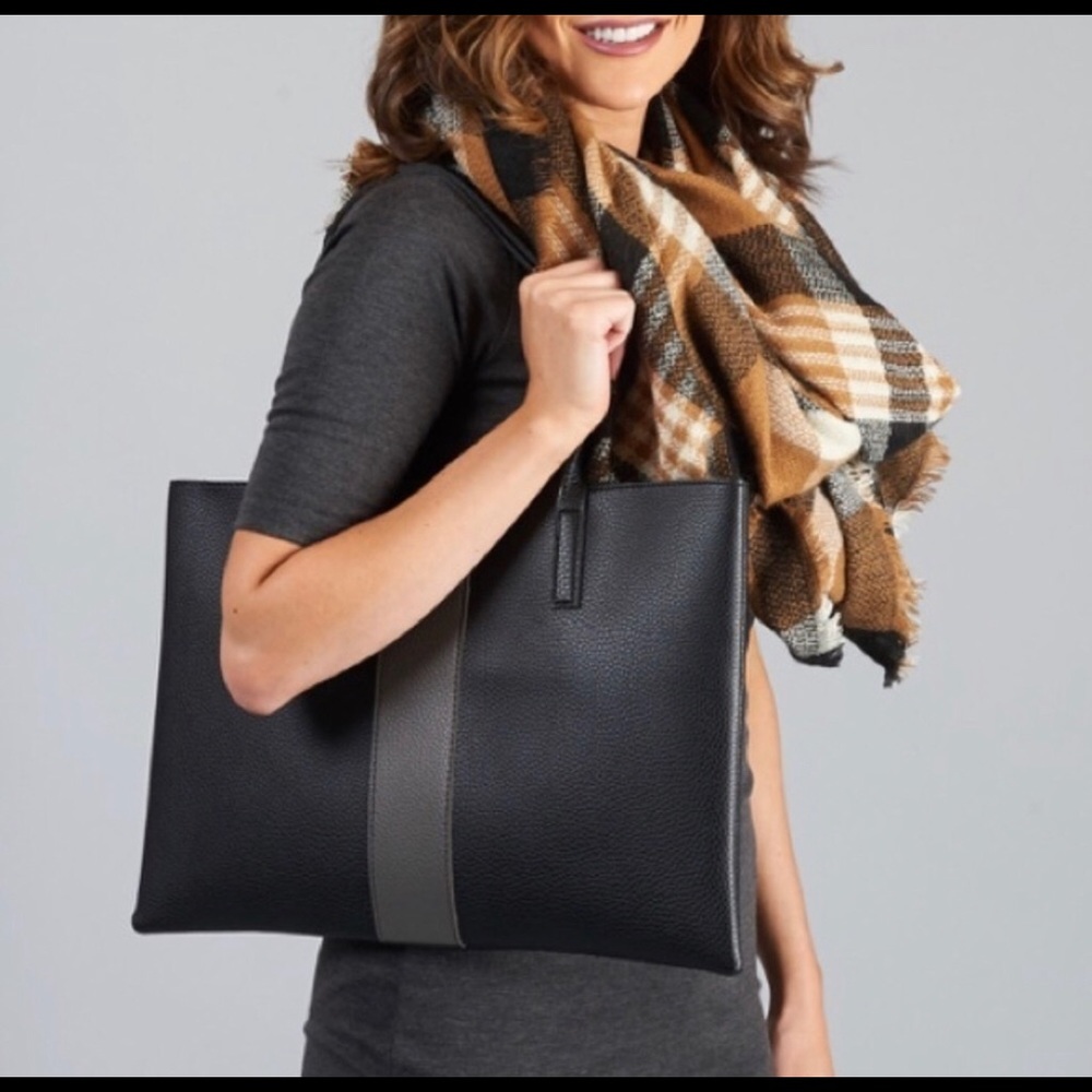 NWOT: Vince Camuto black and grey tote.